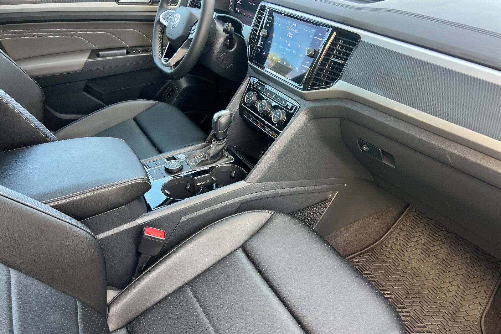 Used 2023 Volkswagen Atlas Cross Sport SEL image 16