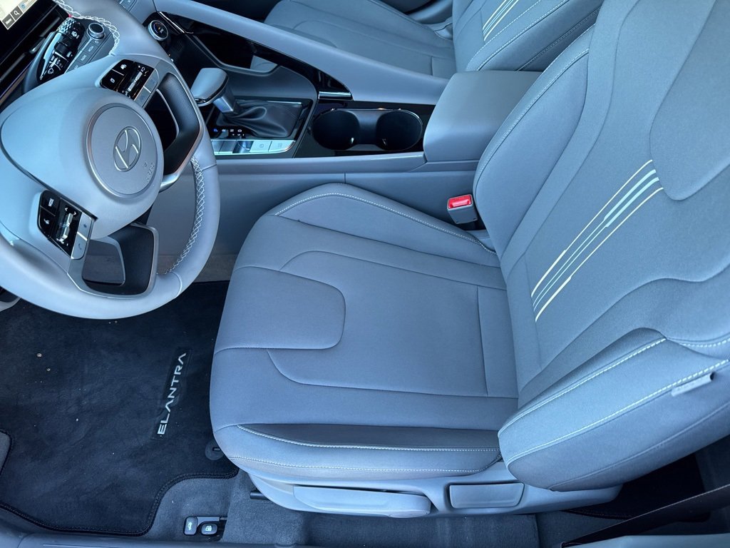 New 2025 Hyundai Elantra SEL image 14