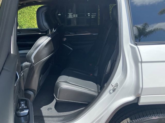 Used 2023 Jeep Grand Cherokee Overland w/ Advanced Protech Group III AWD/4WD image 23