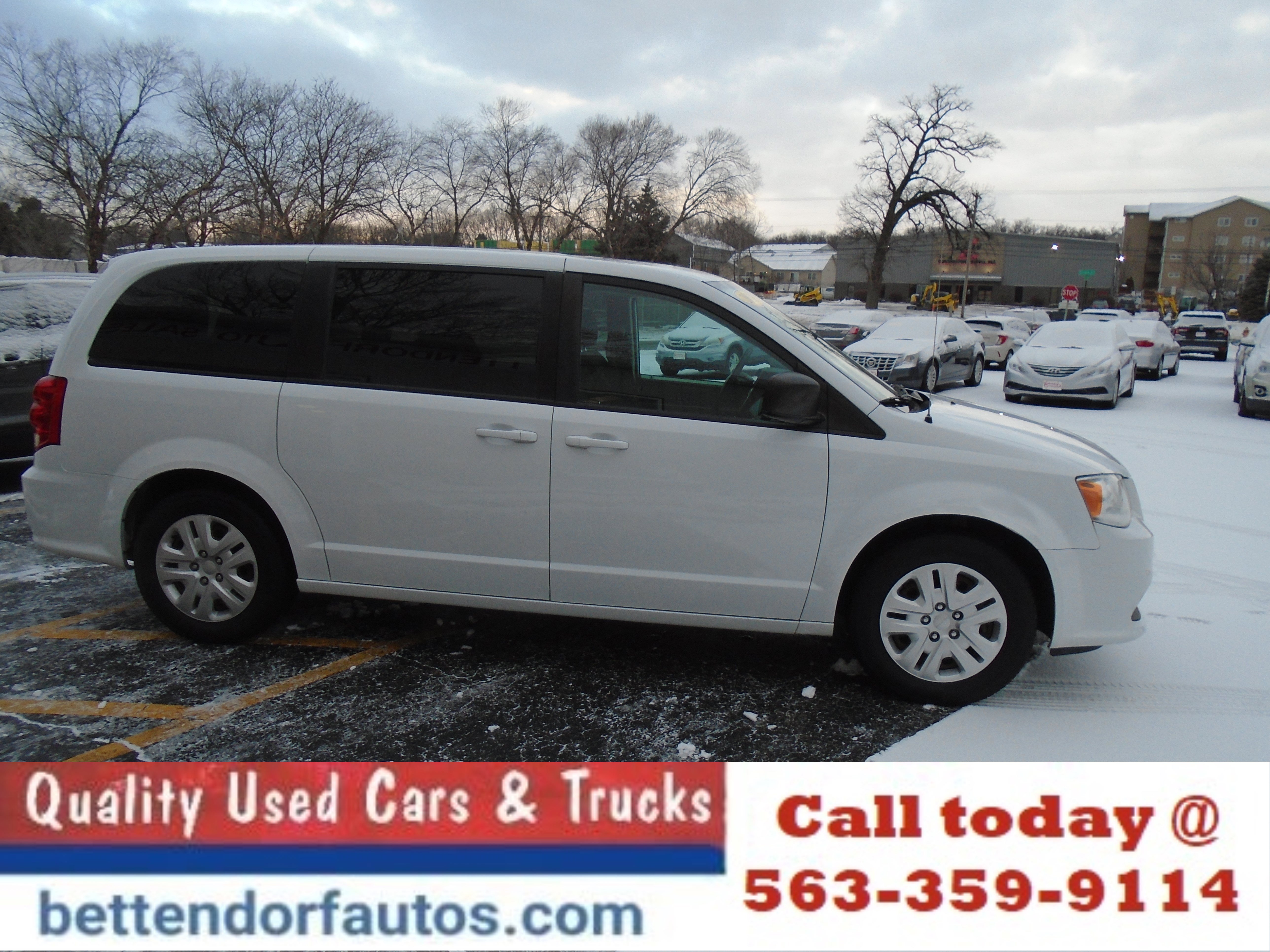 Used 2018 Dodge Grand Caravan SE w/ UConnect Hands-Free Group image 4