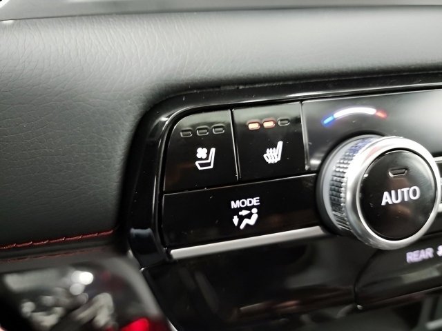 Used 2025 Honda Pilot Black Edition image 32