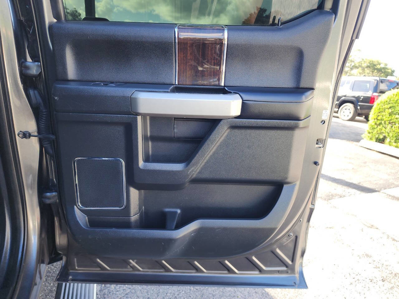 Used 2015 Ford F150 Platinum w/ Max Trailer Tow Package image 30
