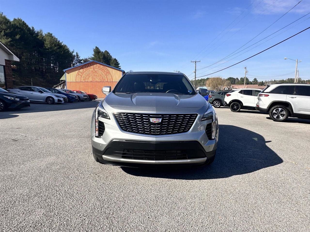 Used 2023 Cadillac XT4 Premium Luxury image 2