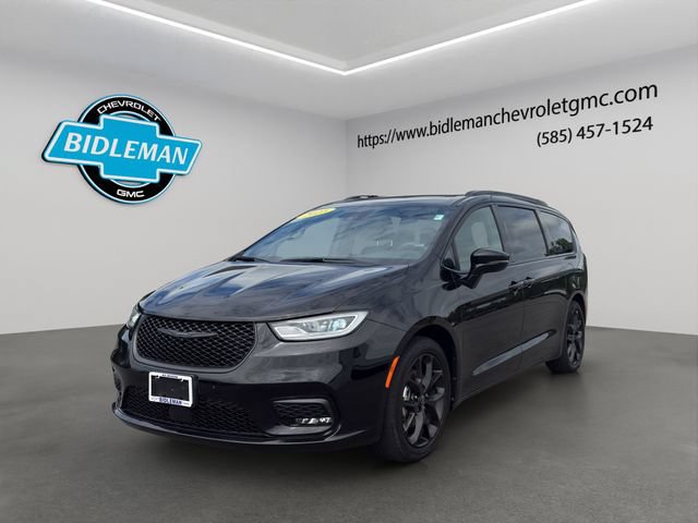Used 2025 Chrysler Pacifica Limited FWD image 3