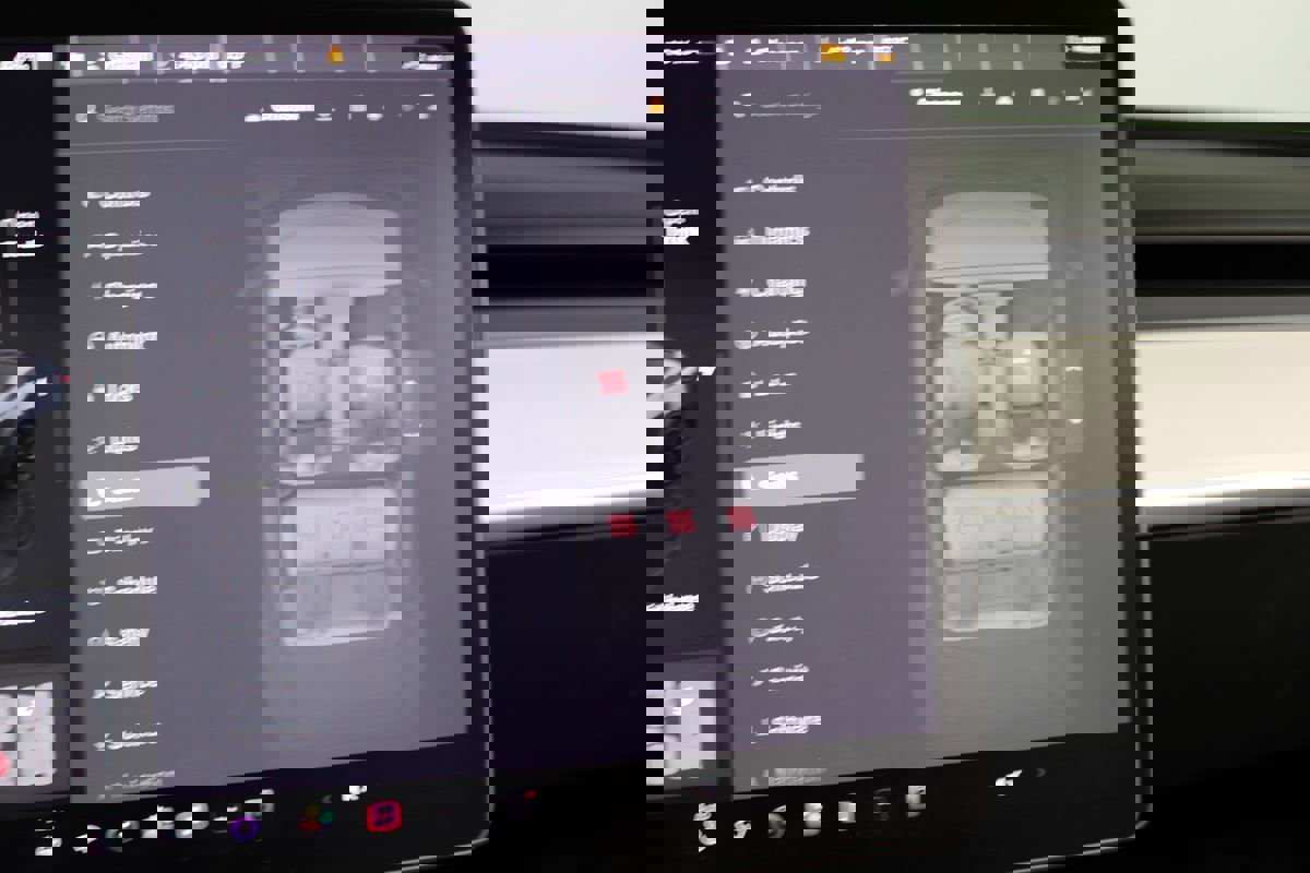 Used 2022 Tesla Model Y Long Range image 16