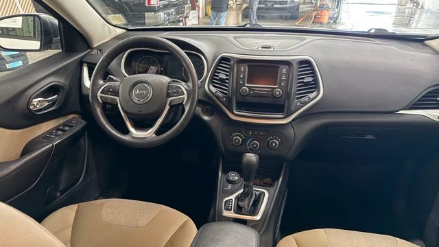Used 2017 Jeep Cherokee Sport AWD/4WD image 28