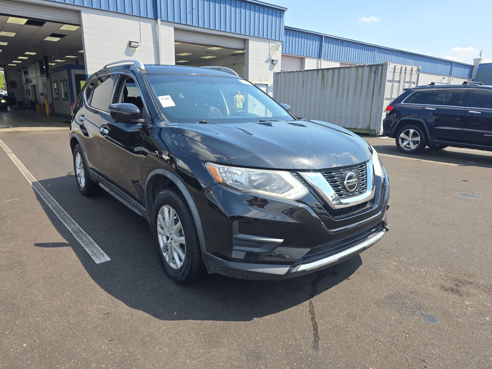 Used 2018 Nissan Rogue SV w/ Premium Package image 4