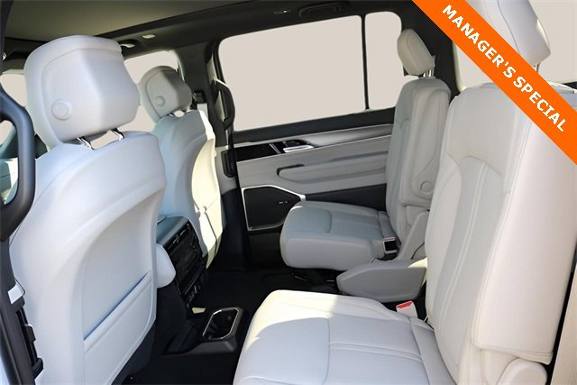 New 2025 Jeep Wagoneer L Series II image 13