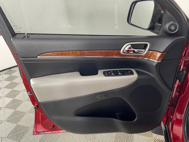 Used 2011 Jeep Grand Cherokee Limited w/ Luxury Group II AWD/4WD image 15