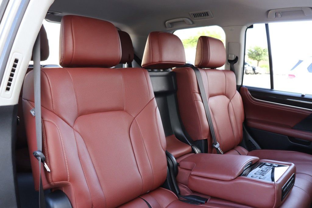 Used 2019 Lexus LX 570 4WD w/ Luxury Package image 31