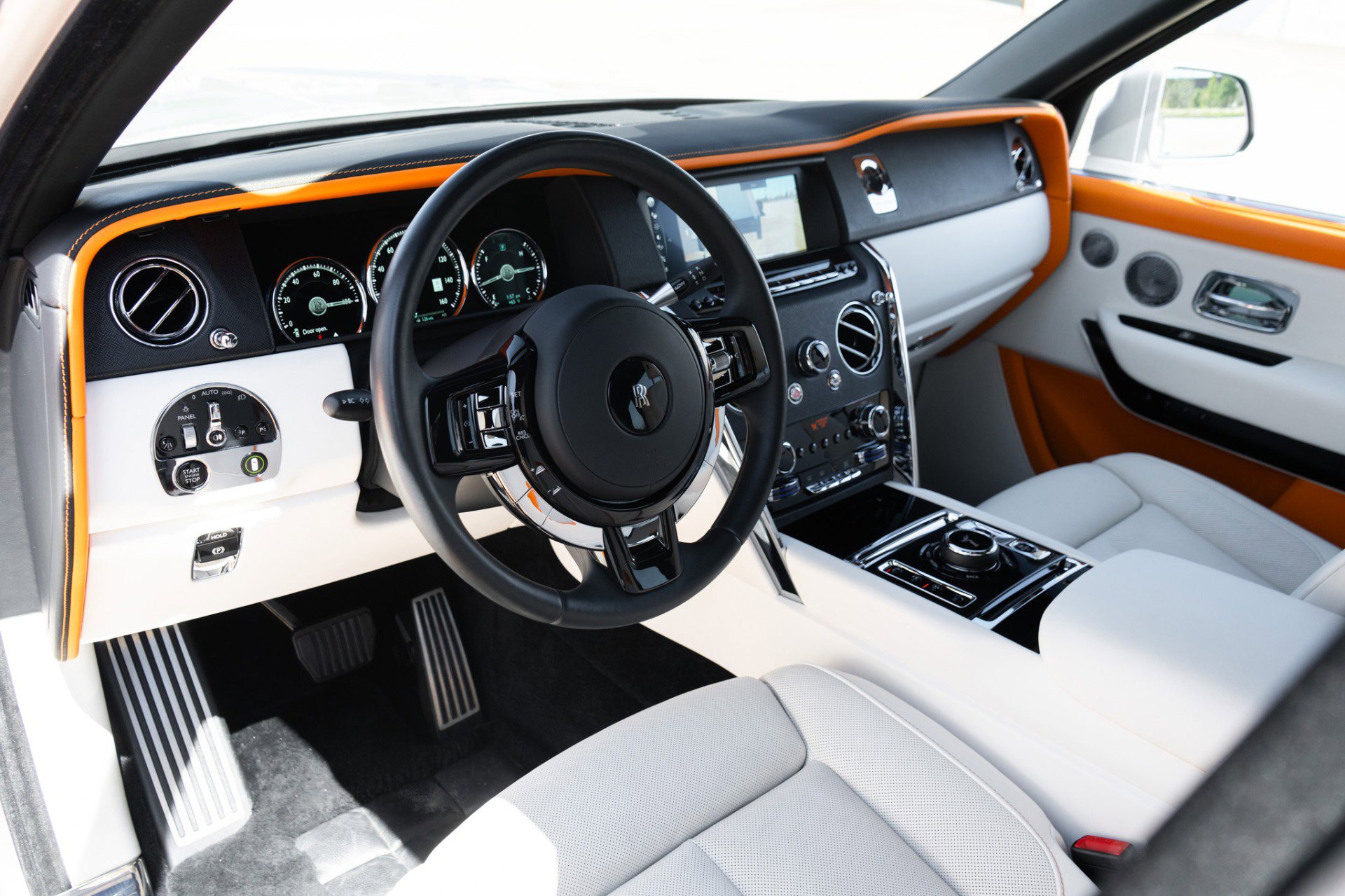 Used 2022 Rolls-Royce Cullinan w/ Cullinan Package image 5