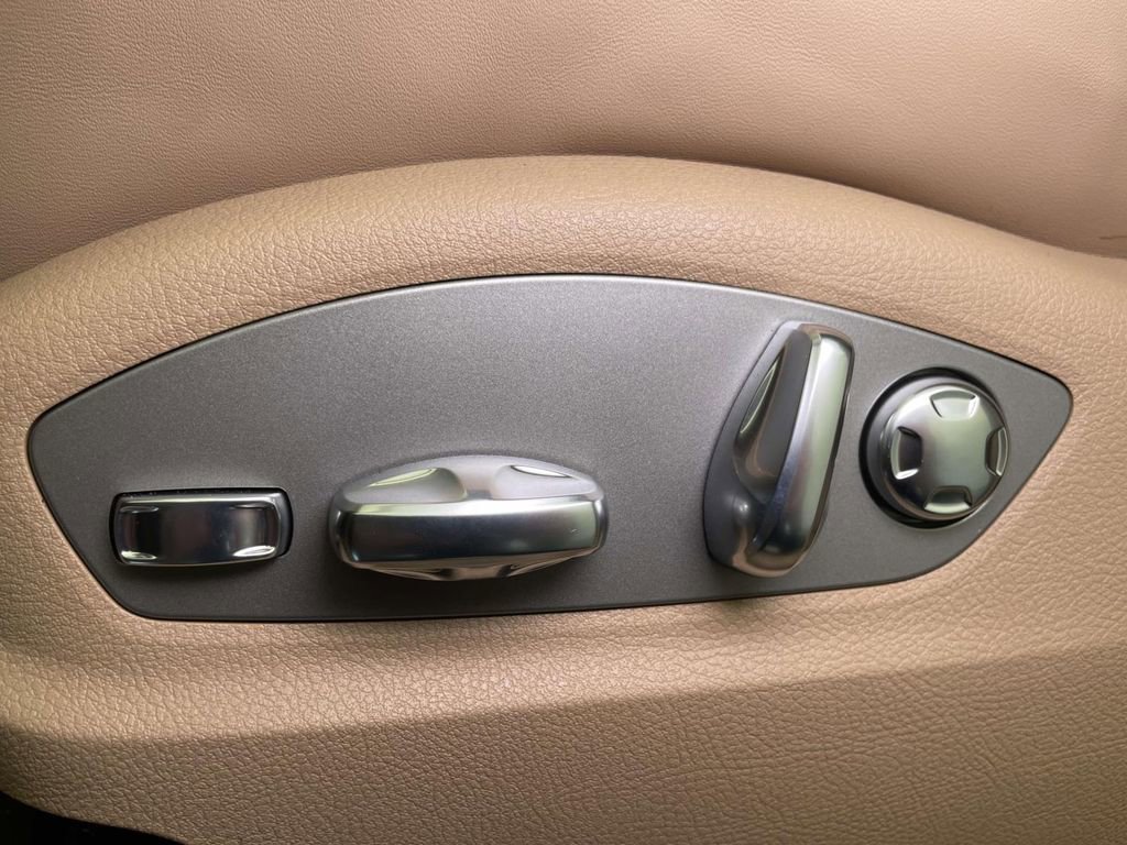 New 2026 Porsche Macan image 17