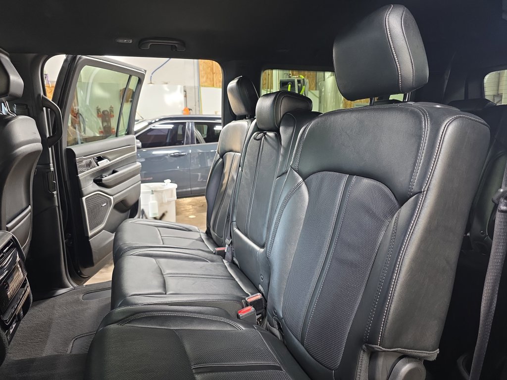 Used 2024 Jeep Wagoneer L Series II w/ Flexible Seating Group AWD/4WD image 16