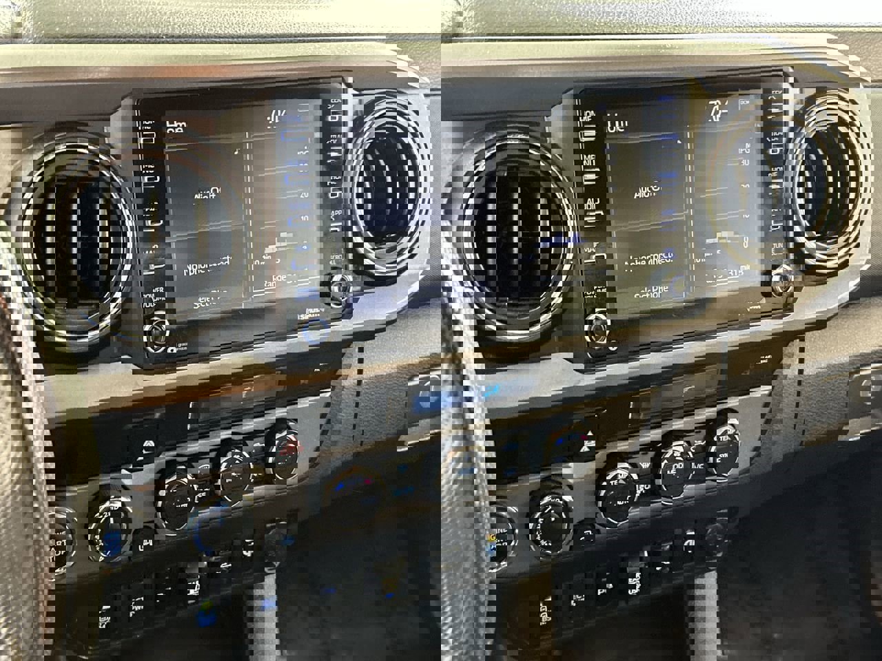 Used 2021 Toyota Tacoma TRD Off-Road w/ Technology Package image 16