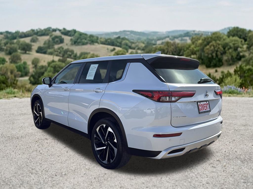 Used 2024 Mitsubishi Outlander SE Black Edition AWD/4WD image 3