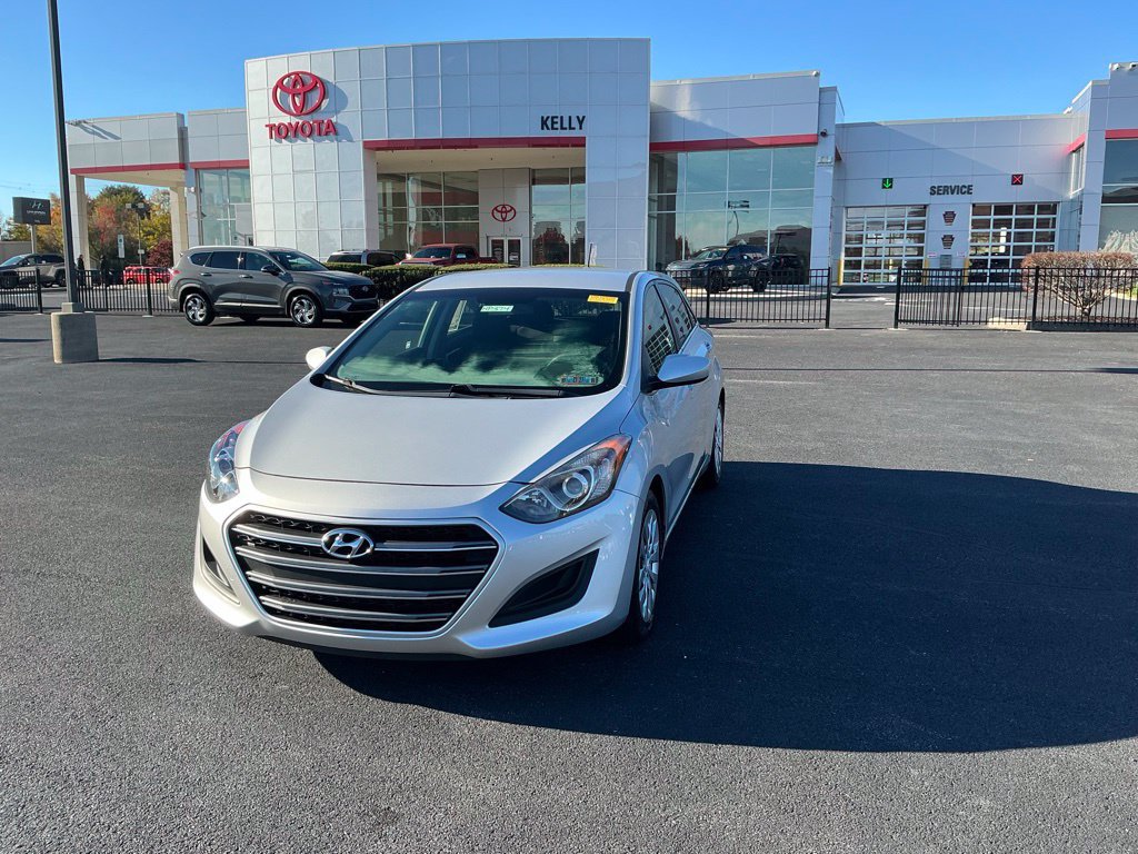 Used 2017 Hyundai Elantra GT FWD image 1