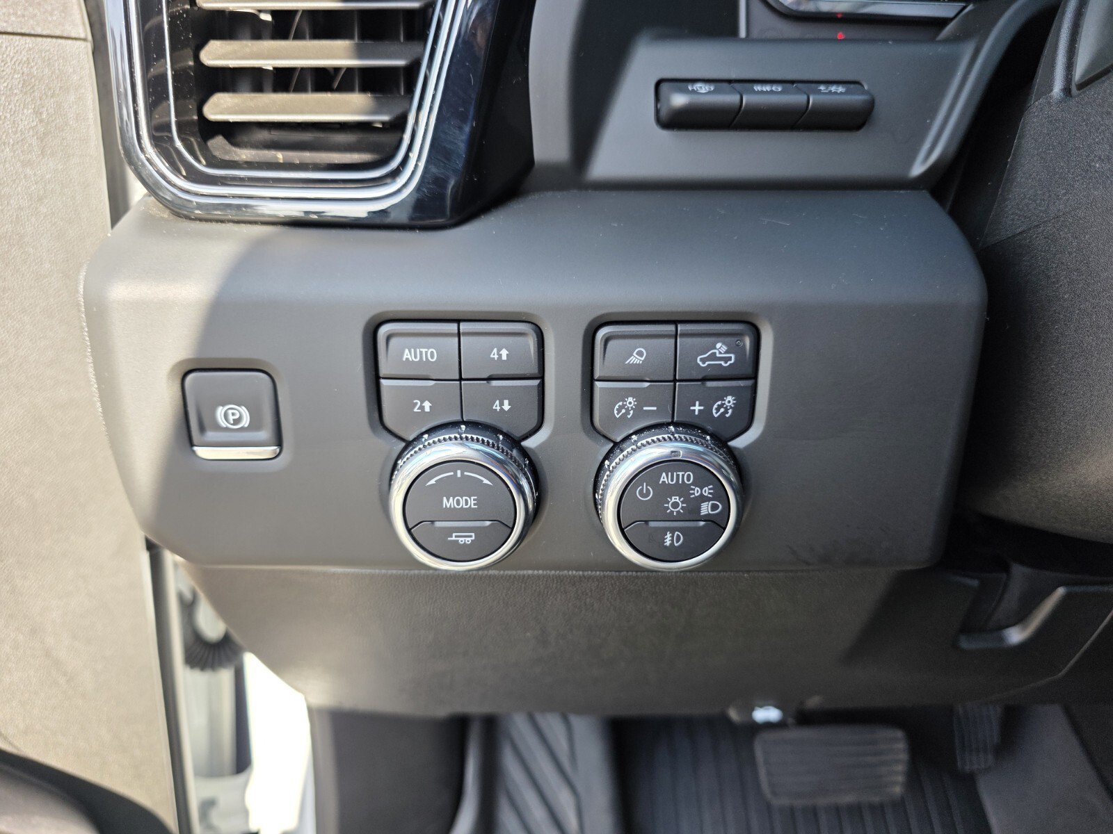 Used 2025 GMC Sierra 2500 AT4X w/ AT4X AEV Edition AWD/4WD image 26