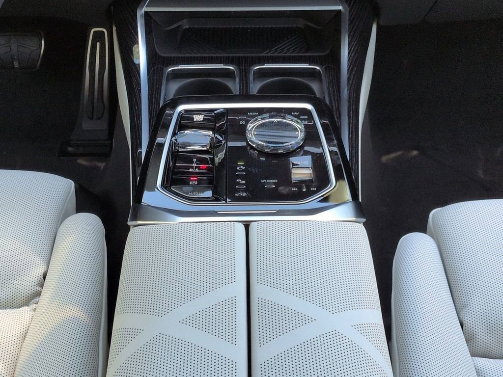 New 2026 BMW 740i RWD image 19