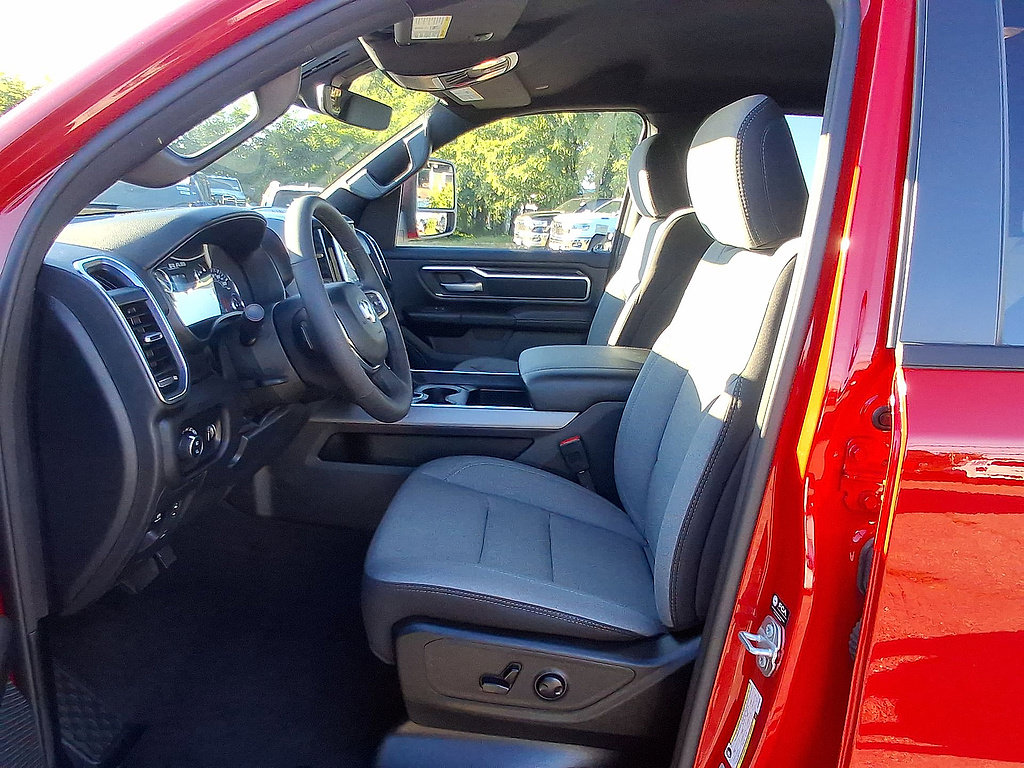 Certified 2025 RAM 1500 Big Horn AWD/4WD image 17