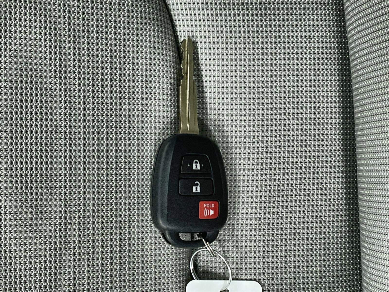 Used 2025 Toyota Corolla Cross L image 27