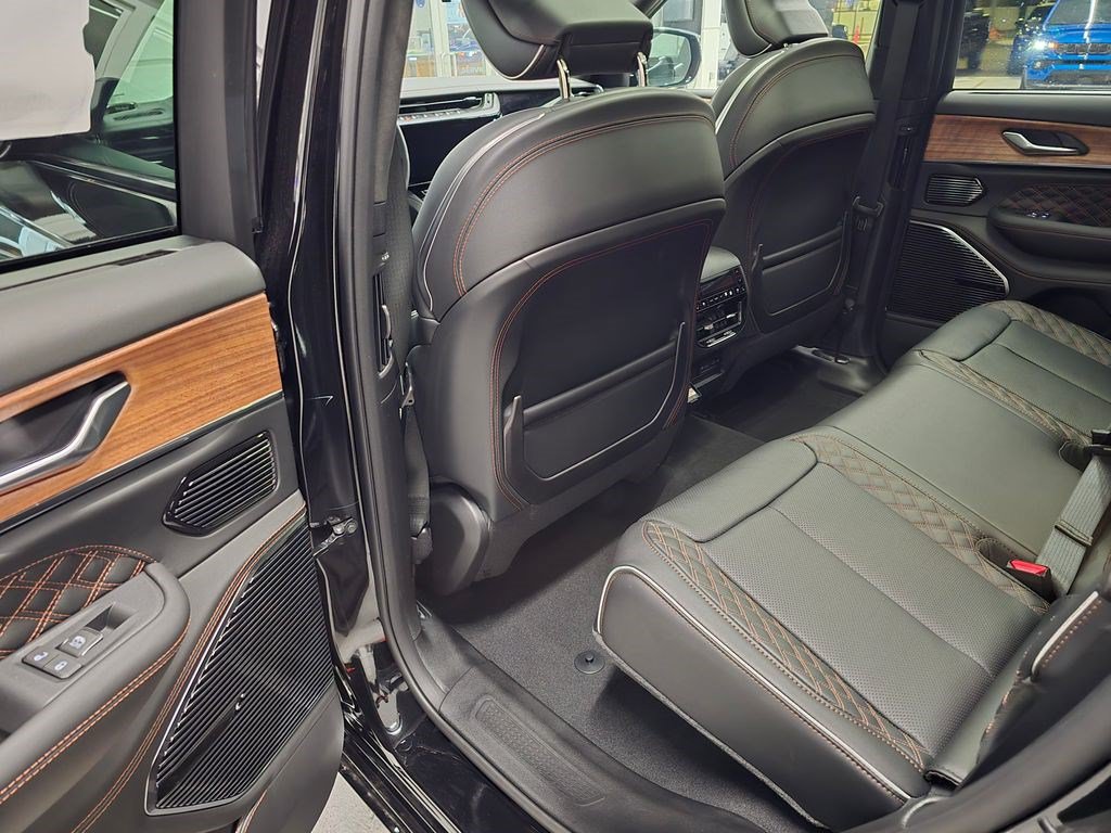 New 2026 Jeep Grand Cherokee Summit w/ Obsidian Package AWD/4WD image 33