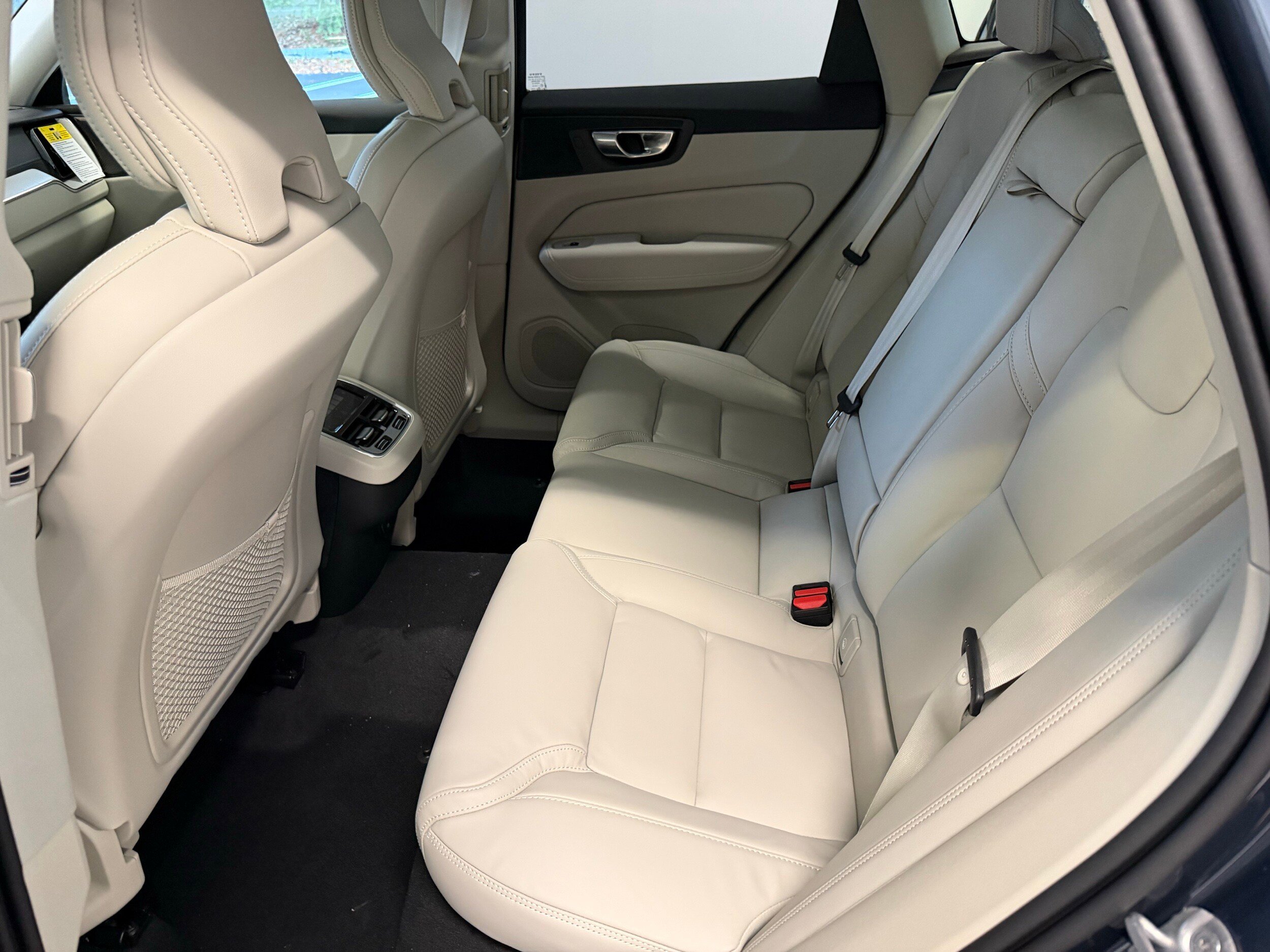 New 2026 Volvo XC60 B5 Ultra w/ Protection Package Premier AWD/4WD image 26