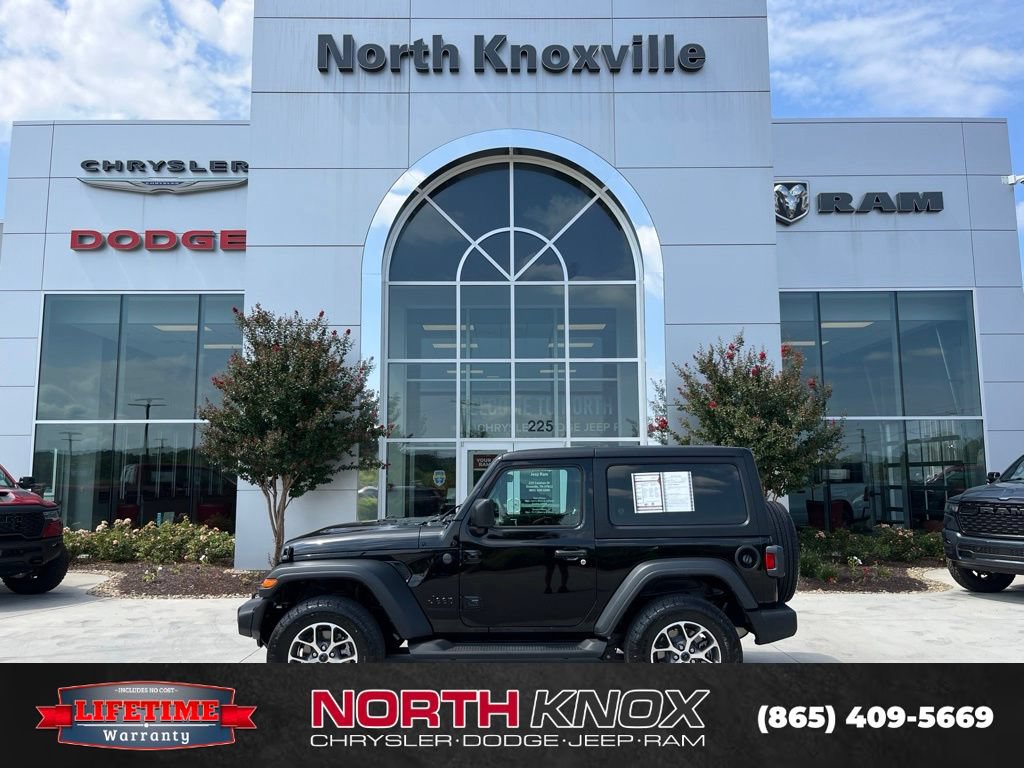 Used 2025 Jeep Wrangler Sport AWD/4WD image 2