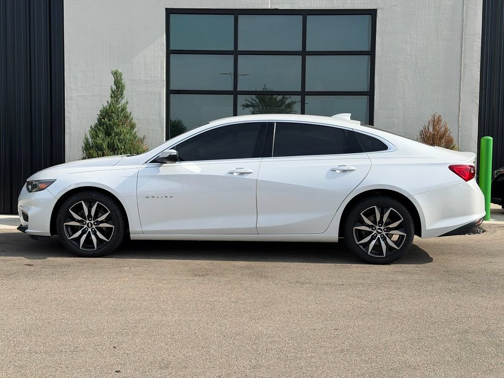 Used 2017 Chevrolet Malibu LT w/ Leather Package FWD image 2