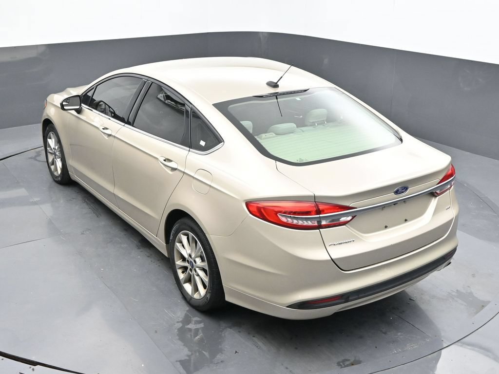 Used 2017 Ford Fusion SE FWD image 22