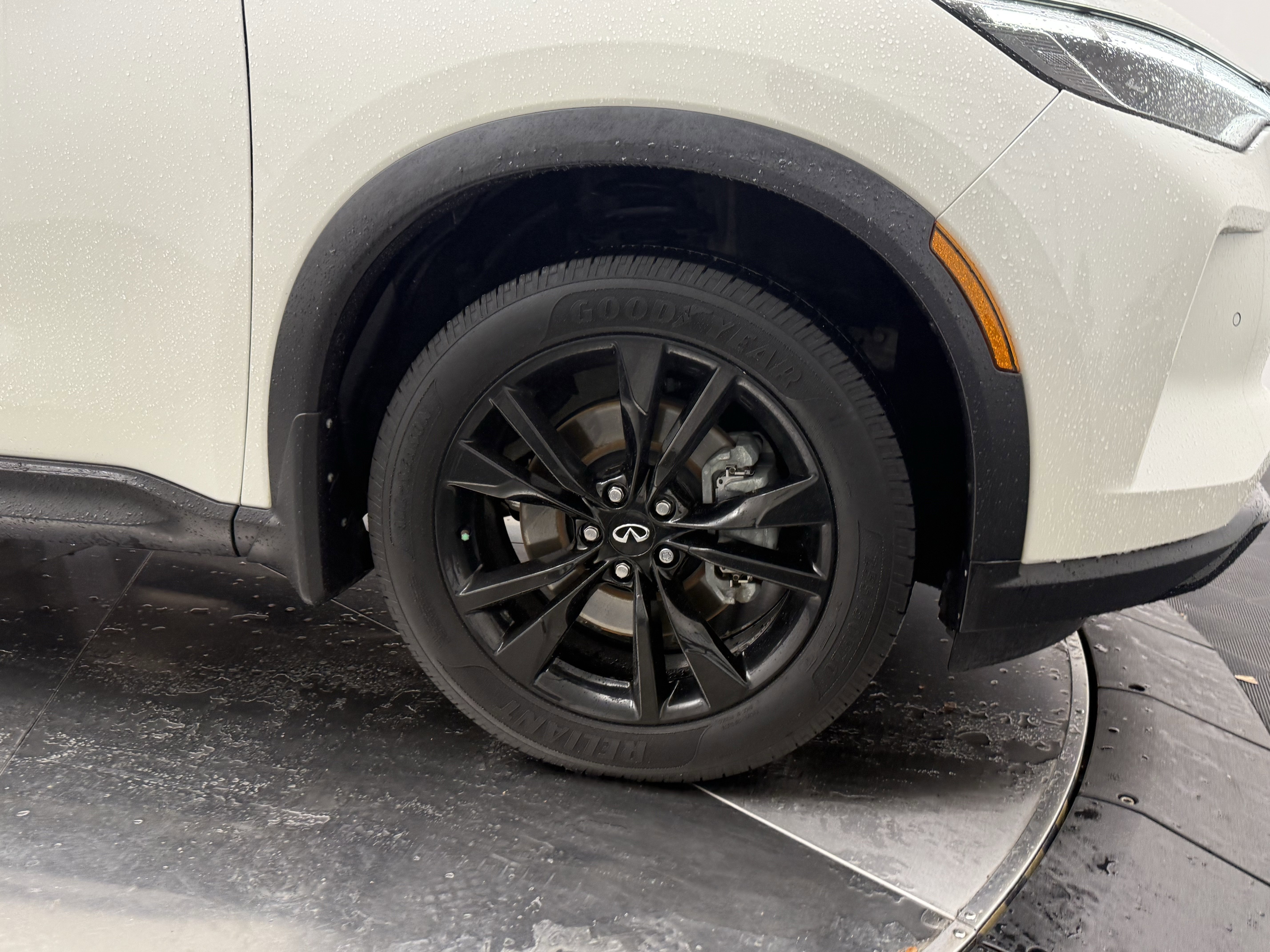 Used 2023 INFINITI QX60 Luxe w/ Performance Audio Package FWD image 24