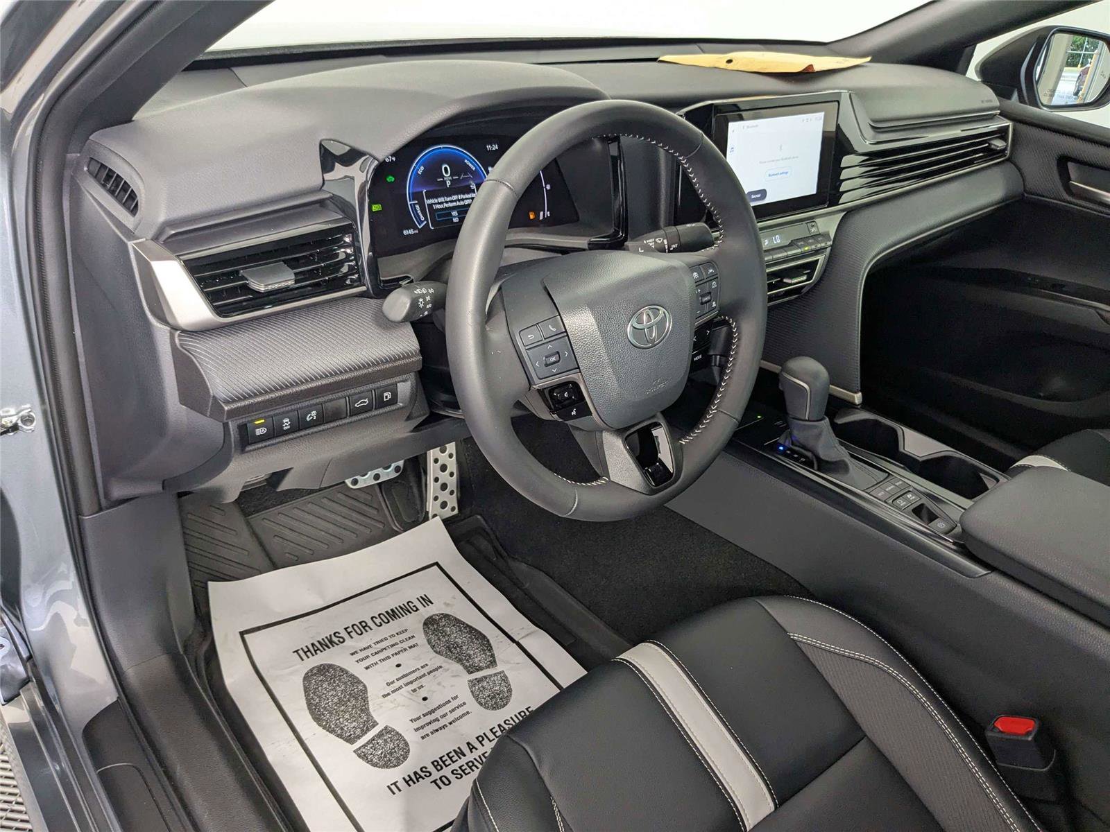Used 2025 Toyota Camry SE FWD image 10