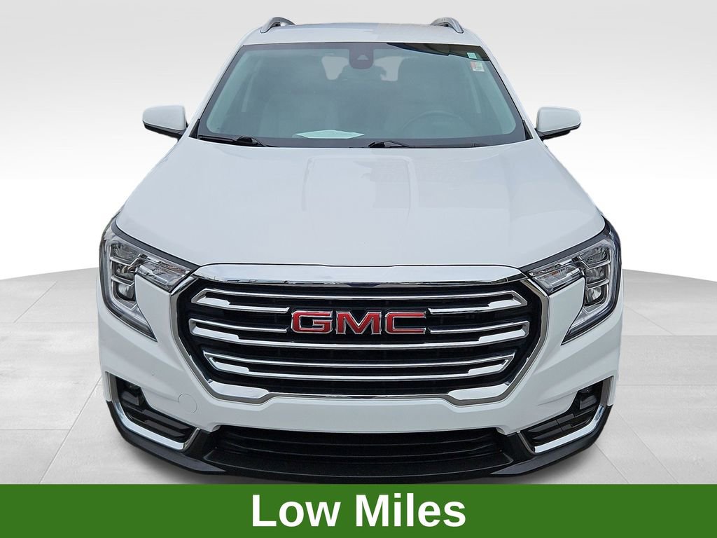 Used 2024 GMC Terrain SLT image 2