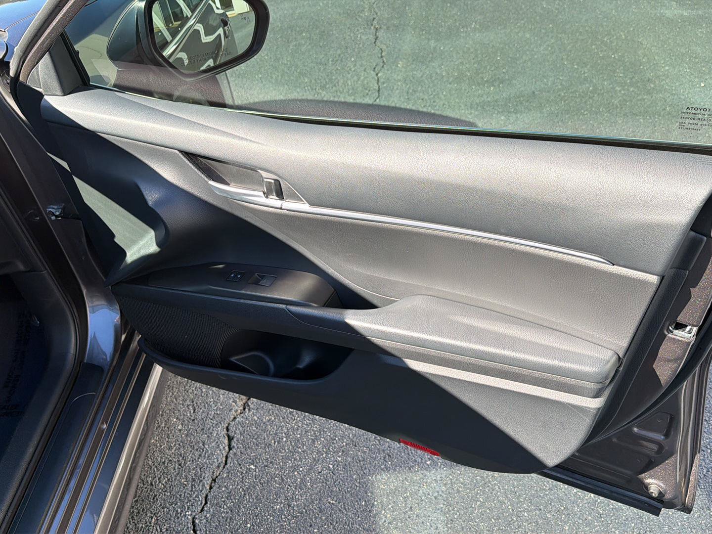 Used 2023 Toyota Camry SE FWD image 14