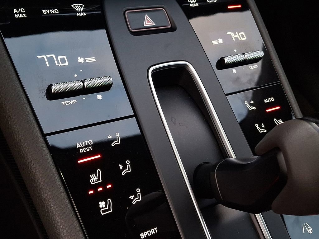 Used 2022 Porsche Macan w/ Premium Package Plus image 14