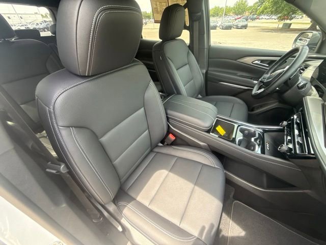 Used 2026 Chevrolet Traverse LT w/ Sun and Wheel Package FWD image 16