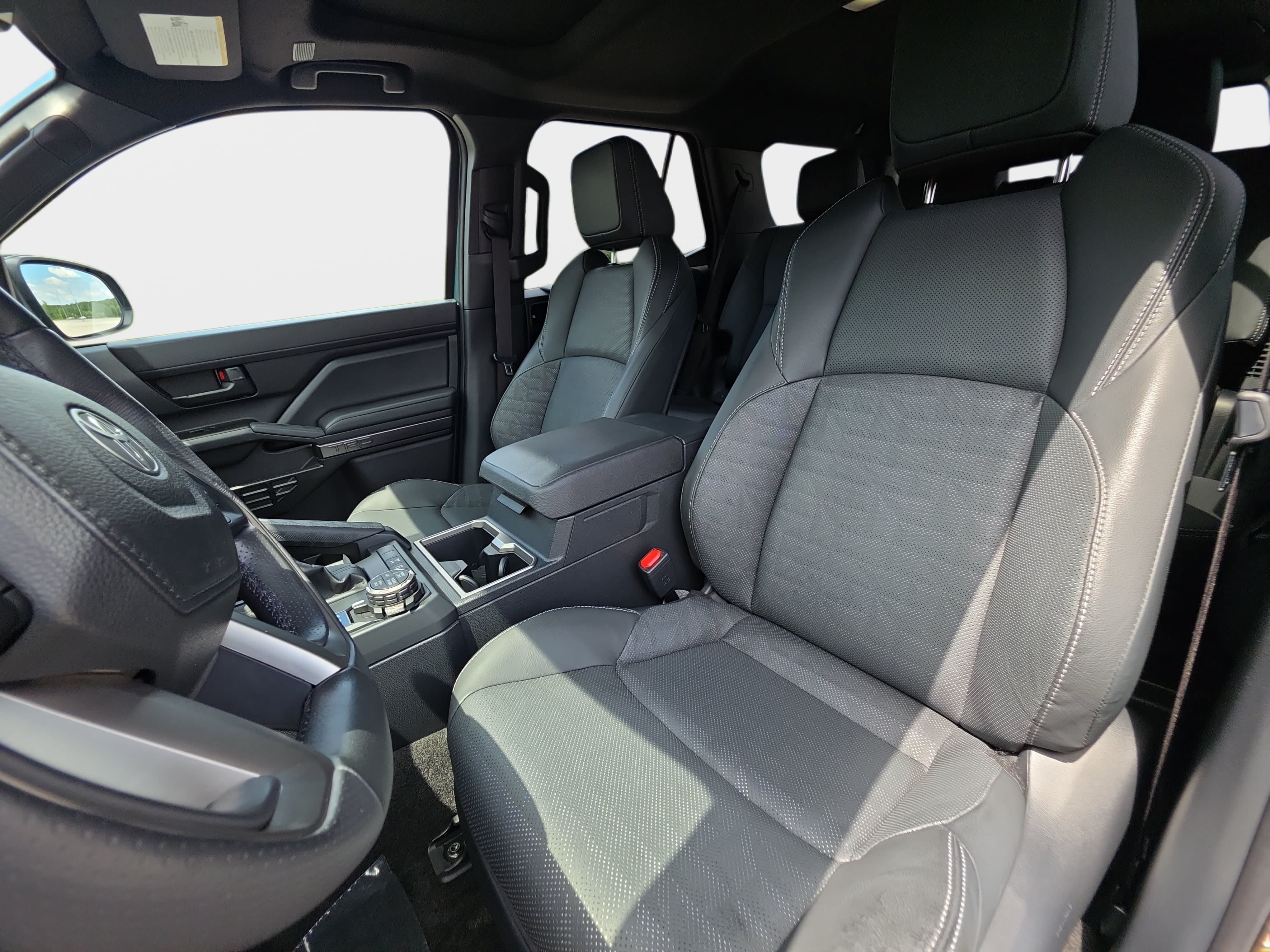 Used 2025 Toyota 4Runner TRD Off-Road Premium AWD/4WD image 15