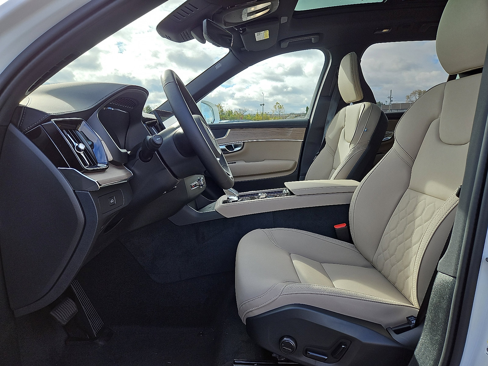 New 2026 Volvo XC90 B6 Plus image 11