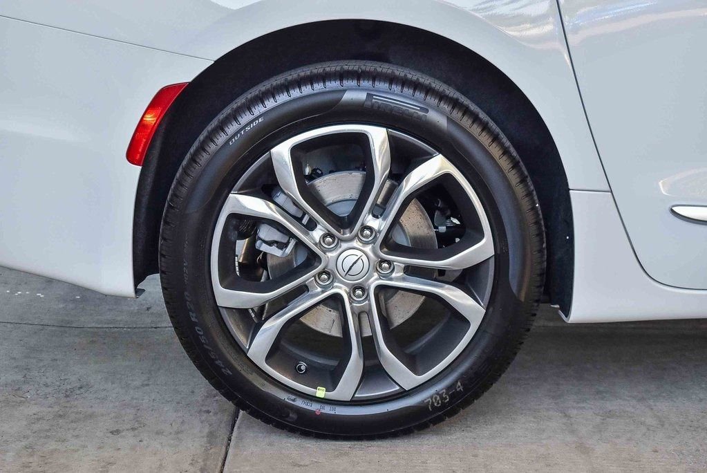 New 2026 Chrysler Pacifica Pinnacle w/ Trailer Tow Group image 12