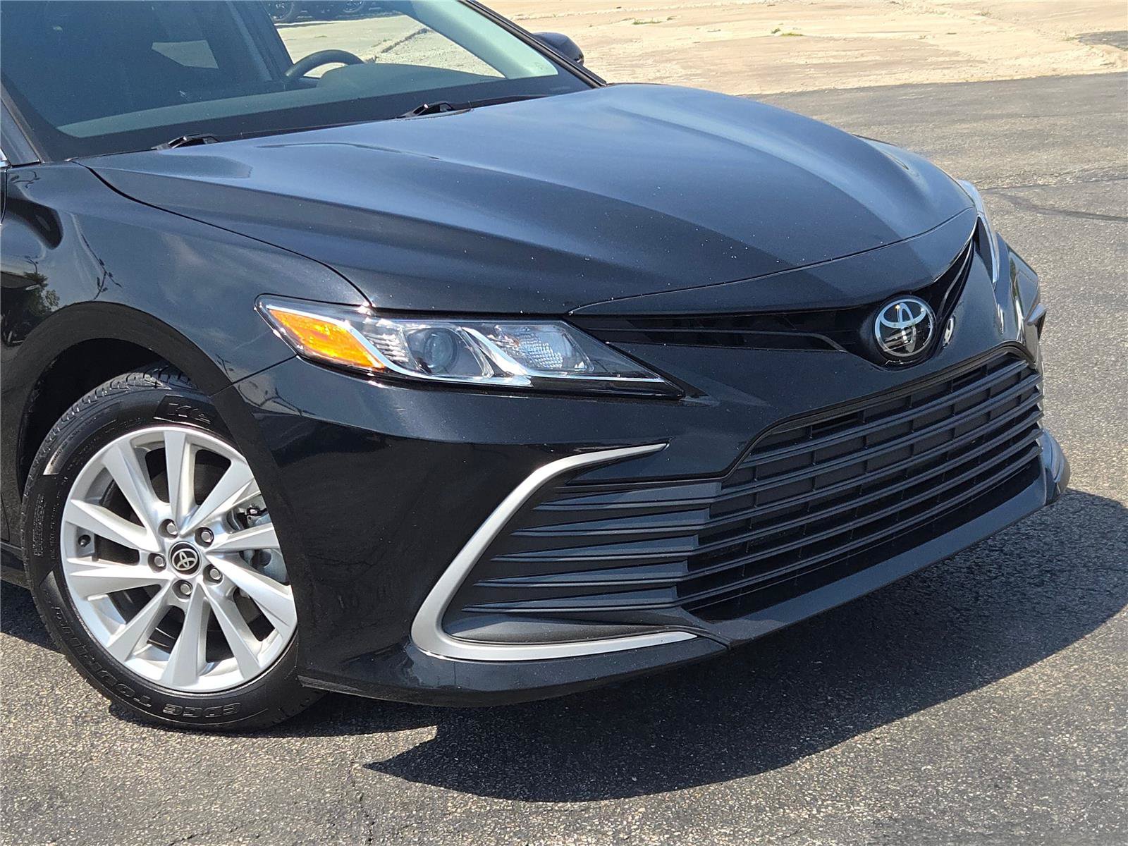Used 2023 Toyota Camry LE AWD/4WD image 2