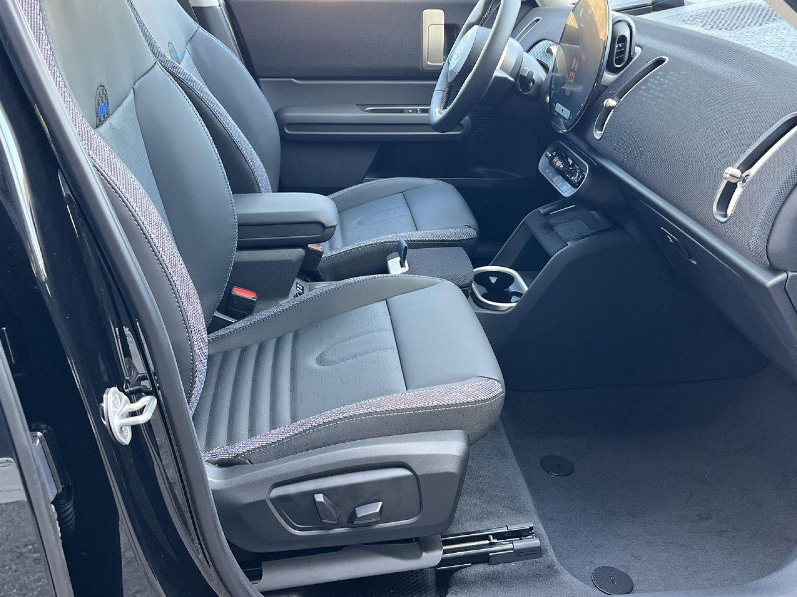 New 2025 MINI Cooper Countryman S w/ Comfort Package Max image 26