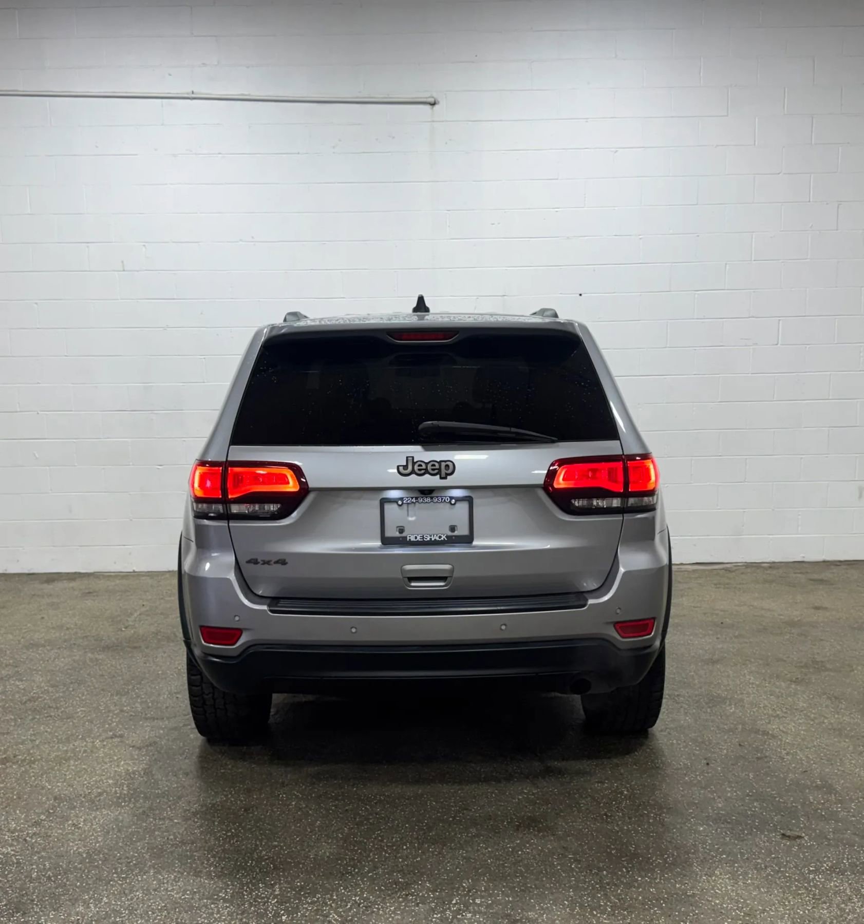 Used 2016 Jeep Grand Cherokee Laredo 75th Anniversary AWD/4WD image 4