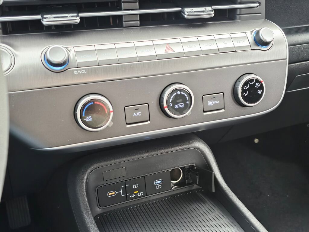 New 2026 Hyundai Kona SE image 19