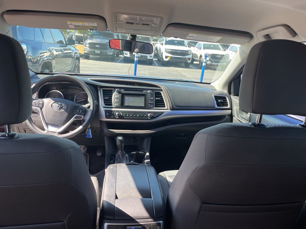 Used 2016 Toyota Highlander LE FWD image 27