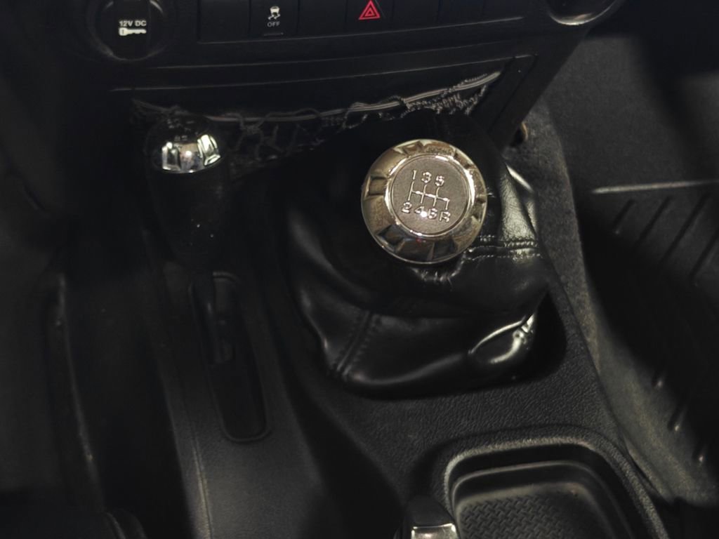 Used 2014 Jeep Wrangler Unlimited Sport w/ Connectivity Group AWD/4WD image 8