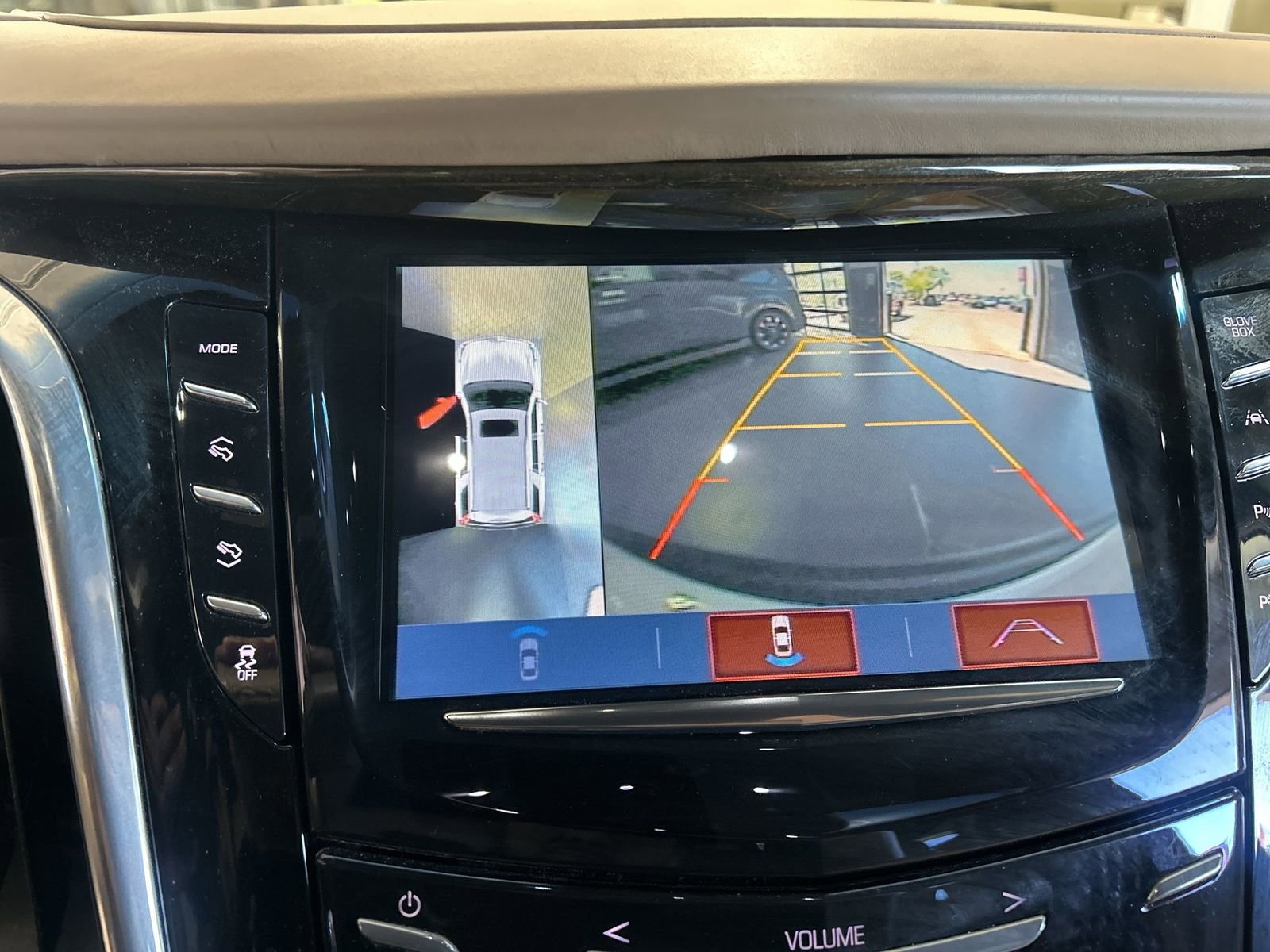 Used 2018 Cadillac Escalade Platinum AWD/4WD image 13