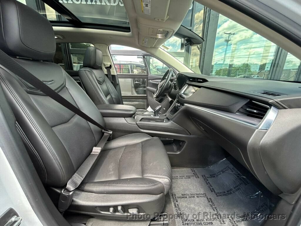 Used 2018 Cadillac XT5 Luxury w/ Driver Awareness Package AWD/4WD image 21