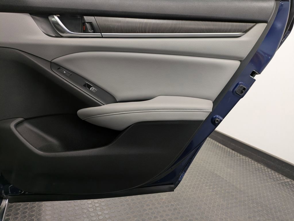 Used 2018 Honda Accord Touring image 25