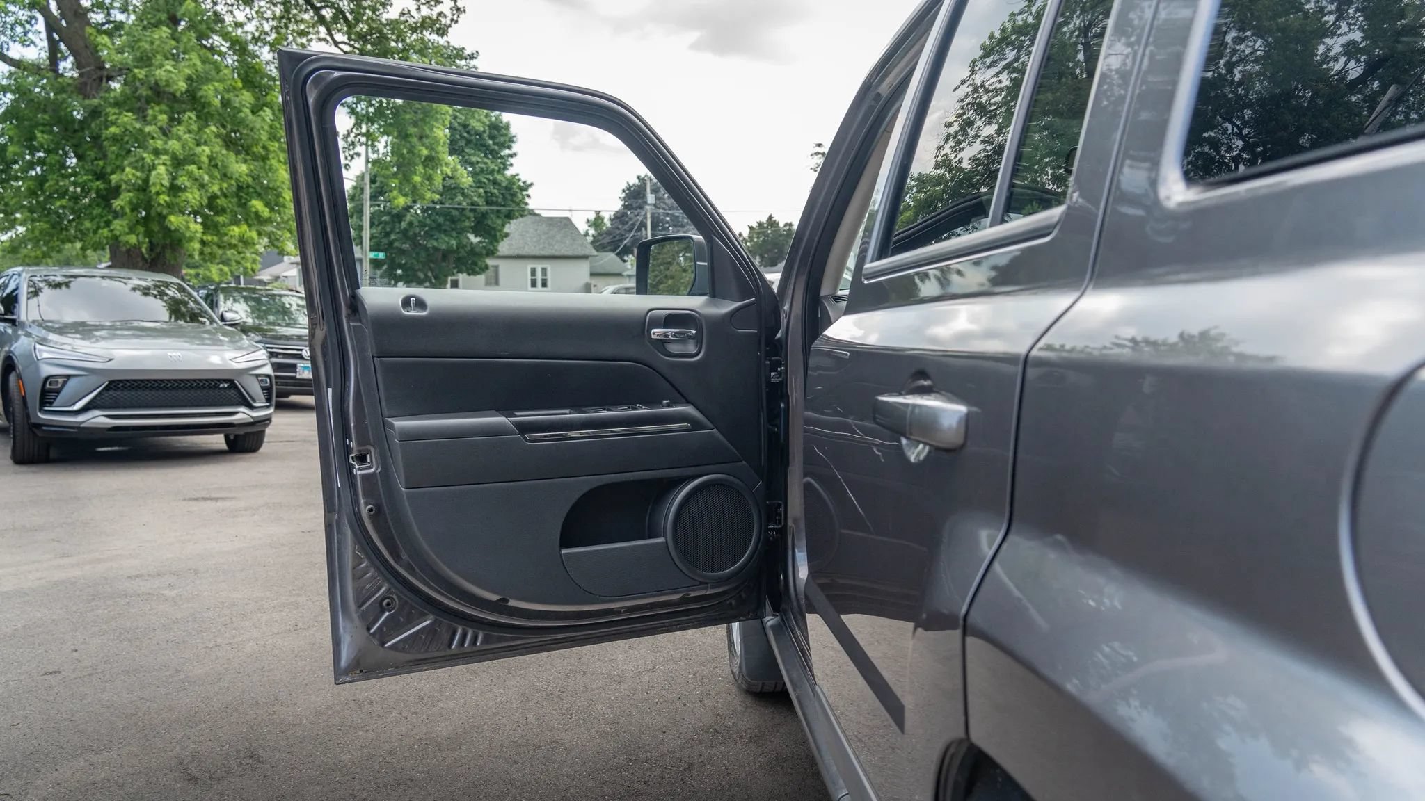 Used 2015 Jeep Patriot Limited w/ Sun/Sound Group AWD/4WD image 13