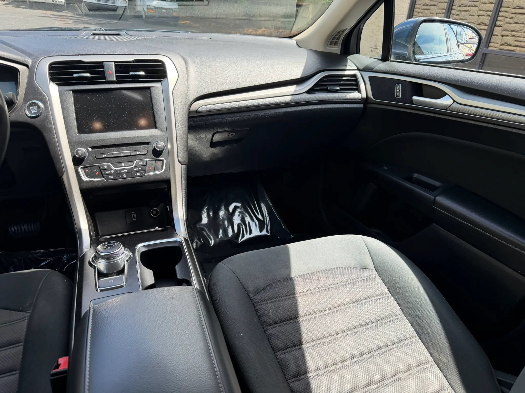 Used 2018 Ford Fusion SE w/ Fusion SE Technology Package FWD image 17
