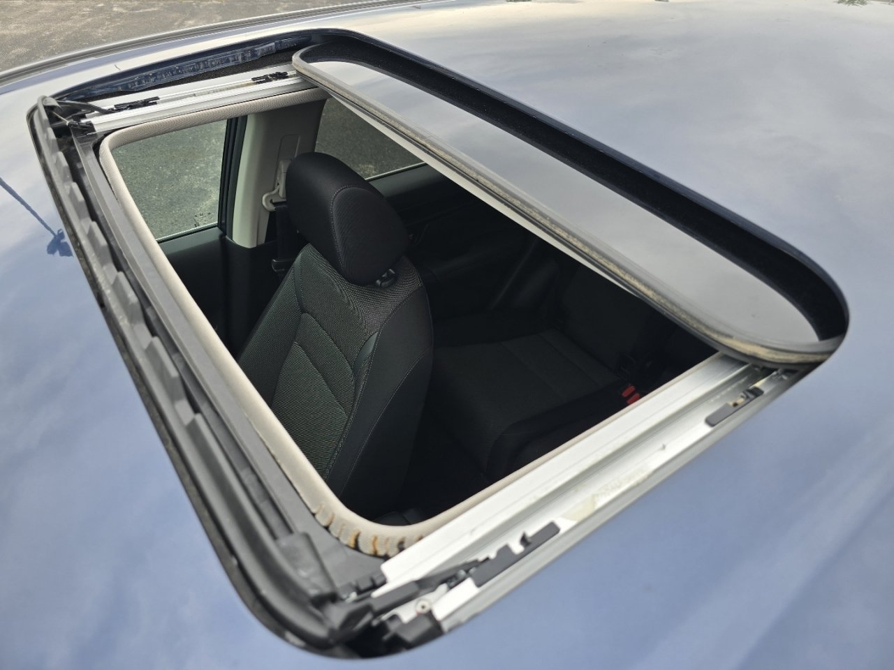 Used 2023 Honda CR-V EX image 3